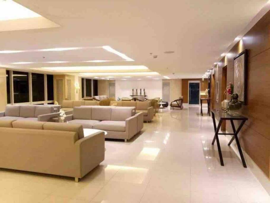 Breeze Residences - 1Br Unit With Balcony -Top Floor مانيلا المظهر الخارجي الصورة