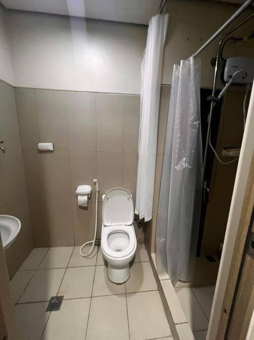 Breeze Residences - 1Br Unit With Balcony -Top Floor مانيلا المظهر الخارجي الصورة